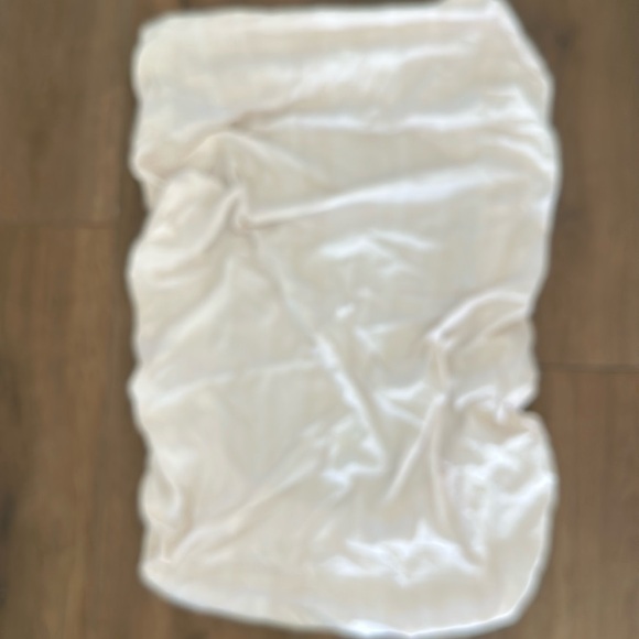 Oilo baby crib sheet. Color white/ peach. One size. - Picture 1 of 4